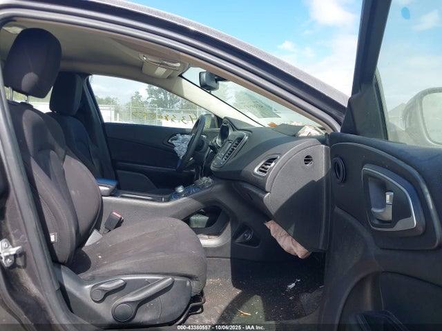 43380557 :رقم المزاد ، 1C3CCCFB2FN597070 vin ، 2015 Chrysler 200 Lx مزاد بيع