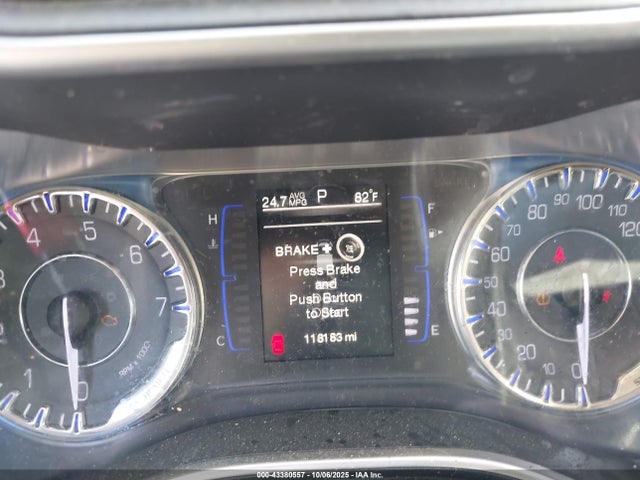43380557 :رقم المزاد ، 1C3CCCFB2FN597070 vin ، 2015 Chrysler 200 Lx مزاد بيع