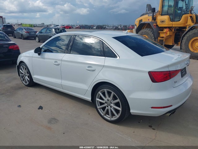 2015 AUDI A3 WAUACGFF9F1002930 Photo 2