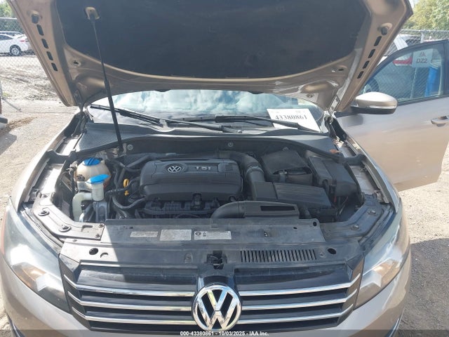 Volkswagen 2015 2015 1VWAT7A30FC018595 Image 10