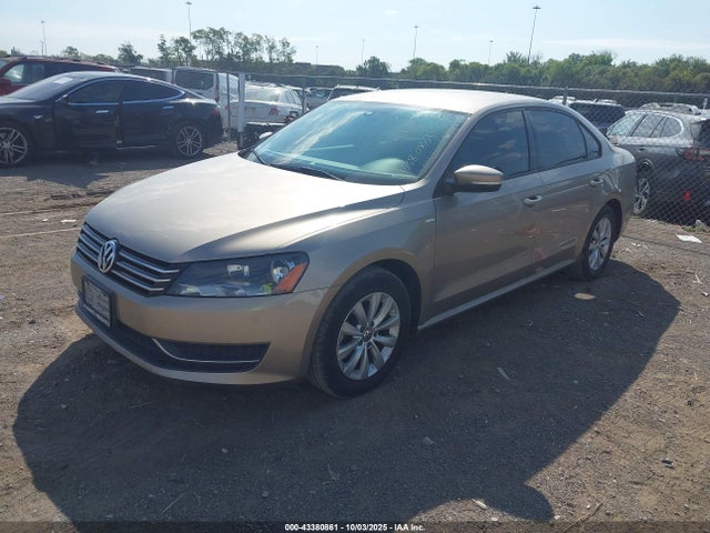 Volkswagen 2015 2015 1VWAT7A30FC018595 Image 2
