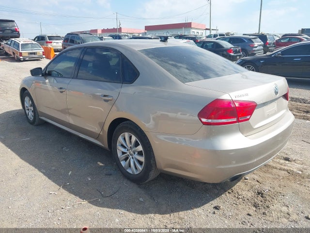 Volkswagen 2015 2015 1VWAT7A30FC018595 Image 3