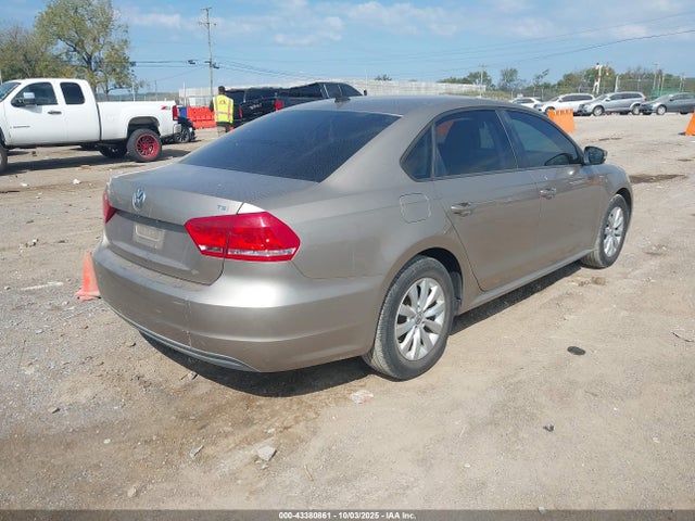 Volkswagen 2015 2015 1VWAT7A30FC018595 Image 4