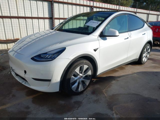 2021 TESLA MODEL Y 5YJYGDEE0MF076108 Photo 1