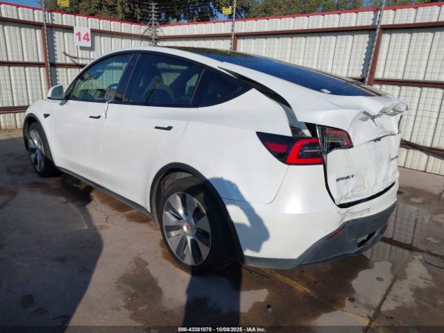 2021 TESLA MODEL Y 5YJYGDEE0MF076108 Photo 2