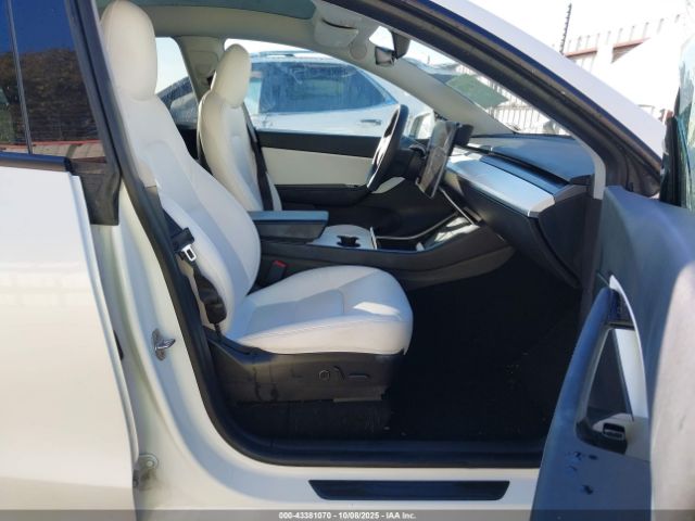 2021 TESLA MODEL Y 5YJYGDEE0MF076108 Photo 4