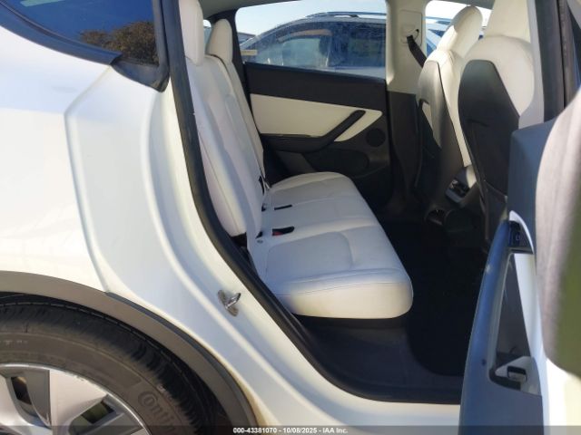 2021 TESLA MODEL Y 5YJYGDEE0MF076108 Photo 7