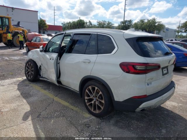 2021 BMW X5 5UXCR6C07M9E83555 Photo 2