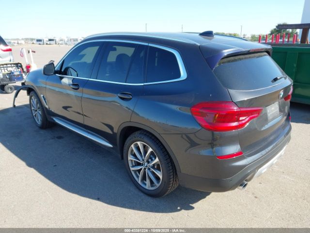 2018 BMW X3 5UXTR9C52JLD66364 Photo 2