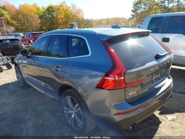 2018 VOLVO XC60 LYV102RKXJB083719 Photo 2
