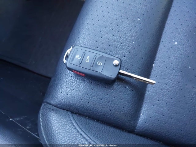 WVGBV7AX4FW572060 Volkswagen 2015