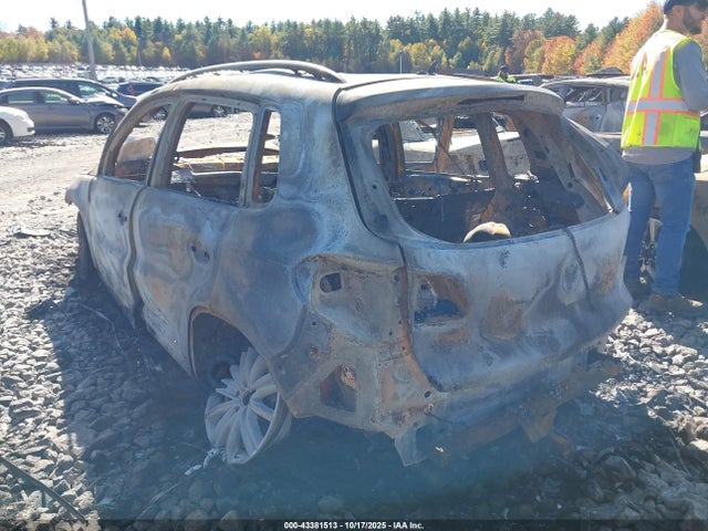 WVGBV7AX4FW572060 Volkswagen 2015