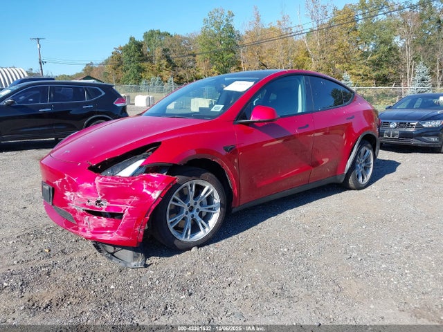 2023 TESLA MODEL Y 7SAYGAEE2PF770000 Photo 1