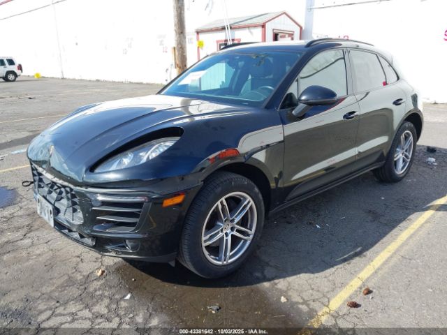 2017 PORSCHE MACAN WP1AA2A50HLB82637 Photo 1