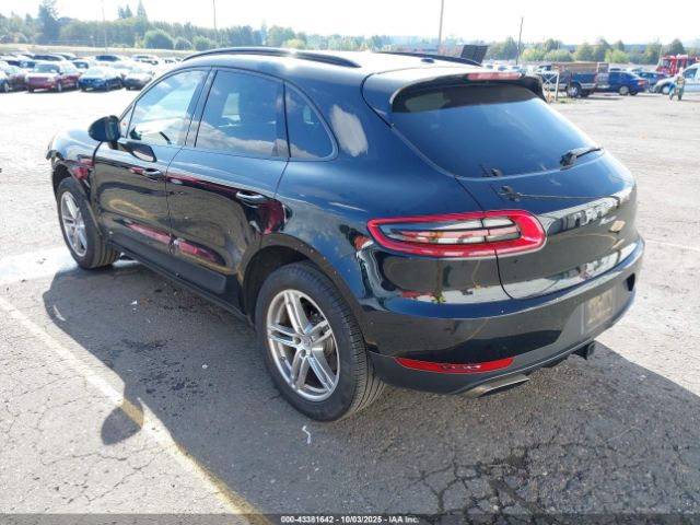 2017 PORSCHE MACAN WP1AA2A50HLB82637 Photo 2