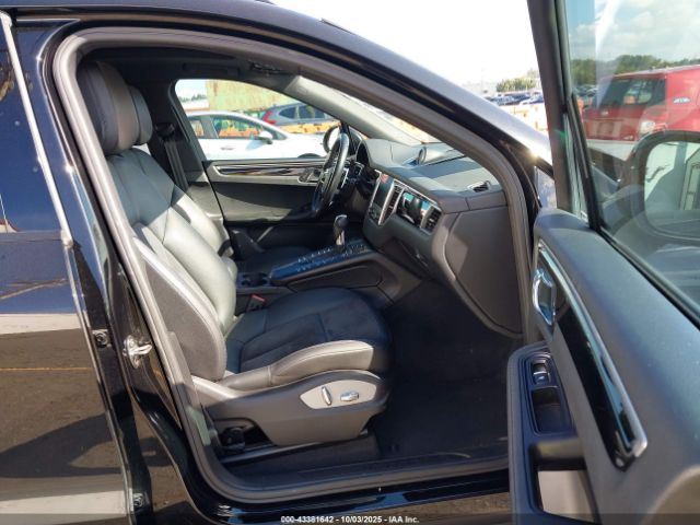 2017 PORSCHE MACAN WP1AA2A50HLB82637 Photo 4