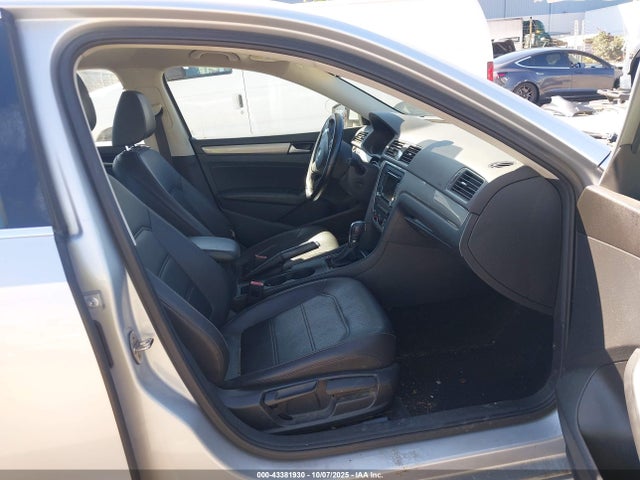 1VWAT7A35FC083250 Volkswagen Passat