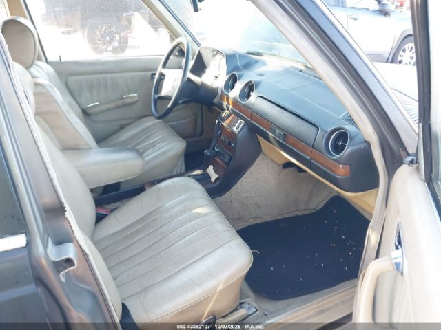 1982 MERCEDES-BENZ 300 WDBAB93A4CN011161 Photo 4