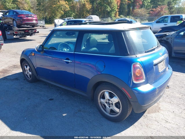 2007 MINI COOPER WMWMF335X7TU62189 Photo 2