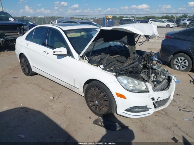2013 MERCEDES-BENZ C 300 WDDGF8AB9DR259489