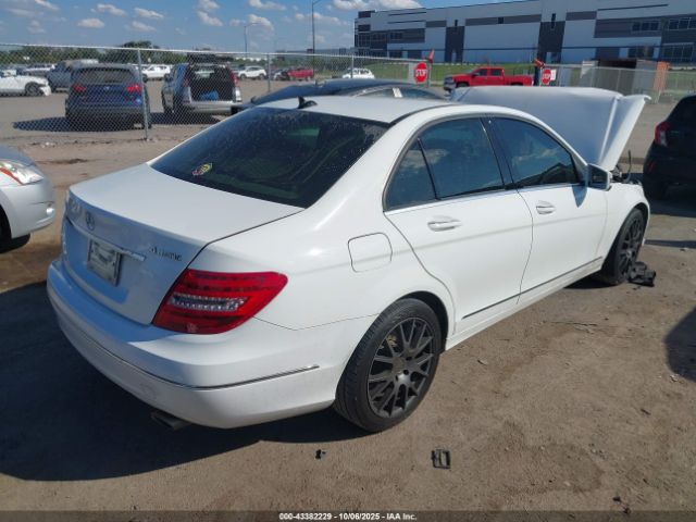 2013 MERCEDES-BENZ C 300 WDDGF8AB9DR259489 Photo 3