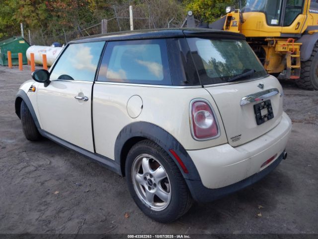 2011 MINI COOPER WMWSU3C57BT091305 Photo 2