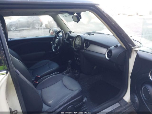 2011 MINI COOPER WMWSU3C57BT091305 Photo 4