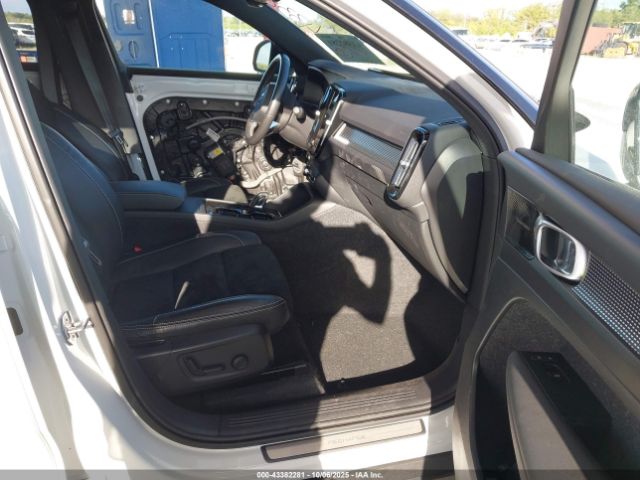 2021 VOLVO XC40 RECHARGE PURE ELECTRIC YV4ED3UR4M2568487 Photo 4