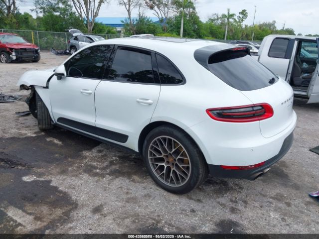 2016 PORSCHE MACAN WP1AB2A51GLB46127 Photo 2