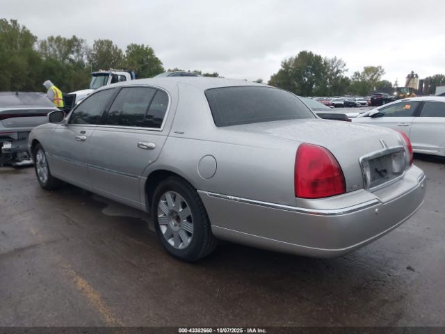 2004 LINCOLN TOWN CAR 1LNHM85W14Y629885 Photo 2