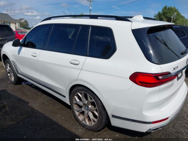2022 BMW X7 5UXCW2C01N9M36733 Photo 2