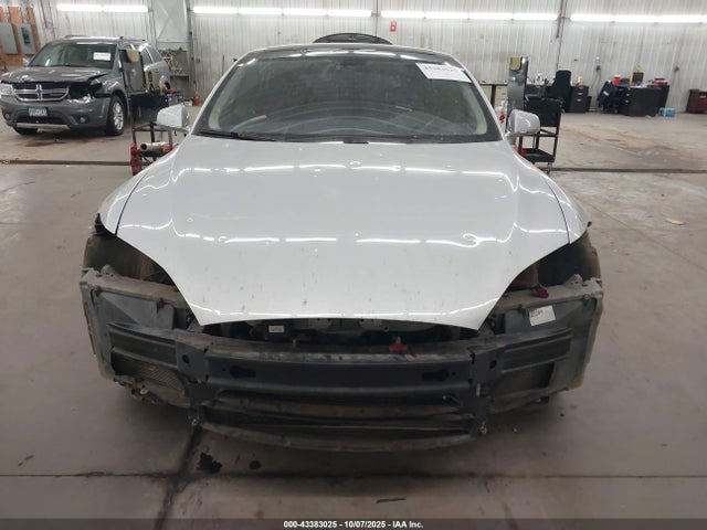 2014 Tesla Model S P85 მანქანა იყიდება აუქციონზე, vin: 5YJSA1H16EFP35678, აუქციონის ნომერი: 43383025