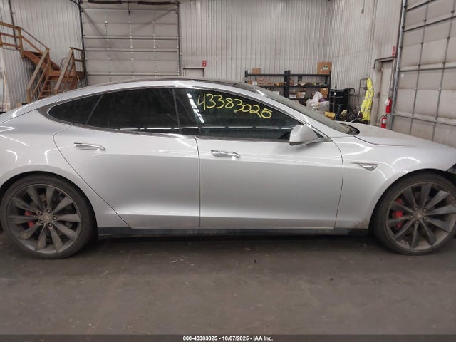 2014 Tesla Model S P85 მანქანა იყიდება აუქციონზე, vin: 5YJSA1H16EFP35678, აუქციონის ნომერი: 43383025