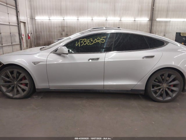 2014 Tesla Model S P85 მანქანა იყიდება აუქციონზე, vin: 5YJSA1H16EFP35678, აუქციონის ნომერი: 43383025