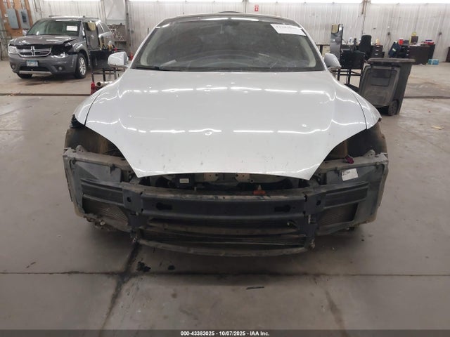 2014 Tesla Model S P85 მანქანა იყიდება აუქციონზე, vin: 5YJSA1H16EFP35678, აუქციონის ნომერი: 43383025