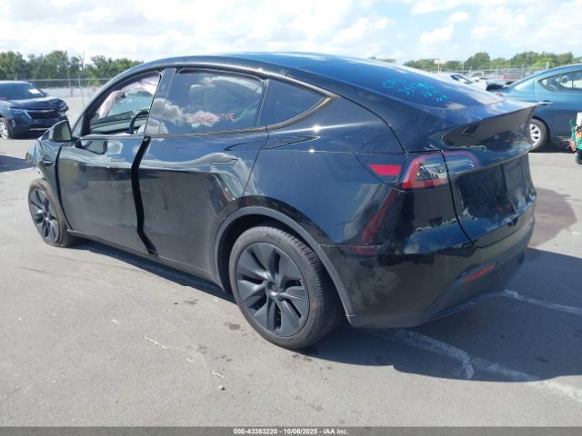 2024 TESLA MODEL Y 7SAYGDED7RA333554 Photo 2