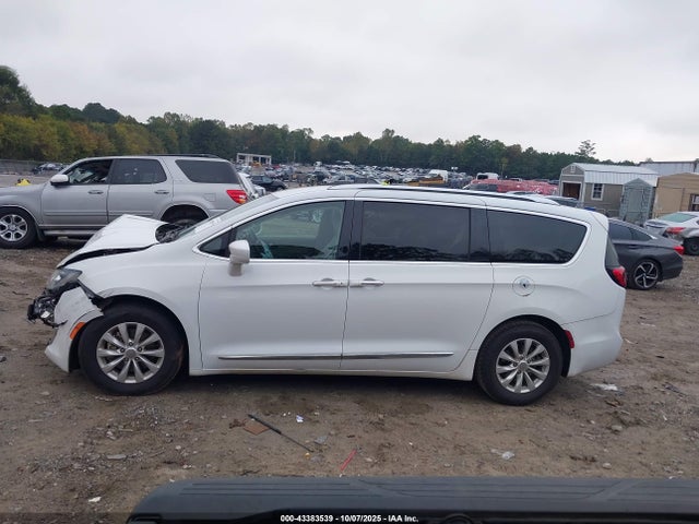 2018 Chrysler Pacifica Touring L Plus მანქანა იყიდება აუქციონზე, vin: 2C4RC1EG0JR316399, აუქციონის ნომერი: 43383539
