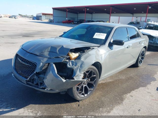 2019 CHRYSLER 300 2C3CCAAG0KH601594 Photo 1