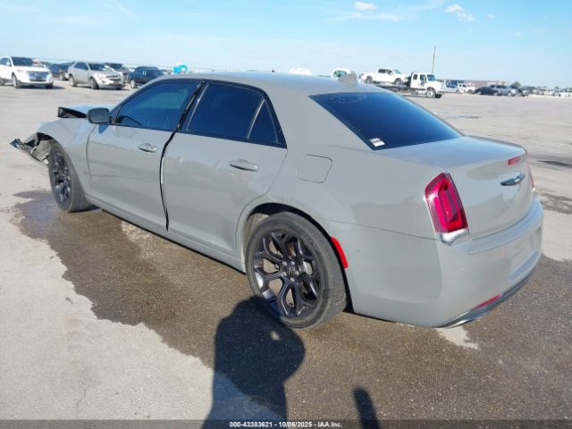 2019 CHRYSLER 300 2C3CCAAG0KH601594 Photo 2