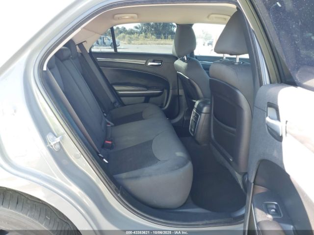 2019 CHRYSLER 300 2C3CCAAG0KH601594 Photo 7