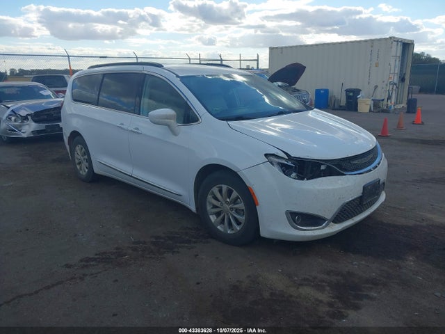 2017 Chrysler Pacifica Touring-l მანქანა იყიდება აუქციონზე, vin: 2C4RC1BG3HR739136, აუქციონის ნომერი: 43383628