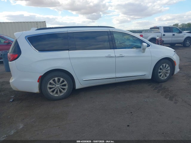 2017 Chrysler Pacifica Touring-l მანქანა იყიდება აუქციონზე, vin: 2C4RC1BG3HR739136, აუქციონის ნომერი: 43383628