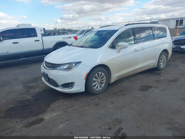 2017 Chrysler Pacifica Touring-l მანქანა იყიდება აუქციონზე, vin: 2C4RC1BG3HR739136, აუქციონის ნომერი: 43383628