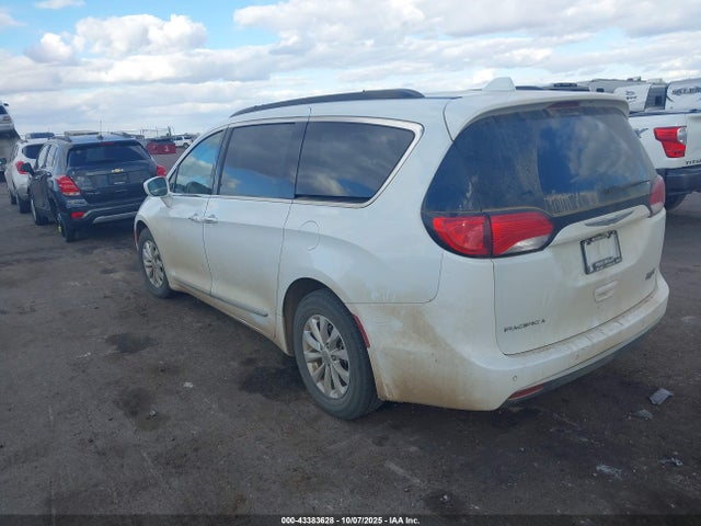 2017 Chrysler Pacifica Touring-l მანქანა იყიდება აუქციონზე, vin: 2C4RC1BG3HR739136, აუქციონის ნომერი: 43383628