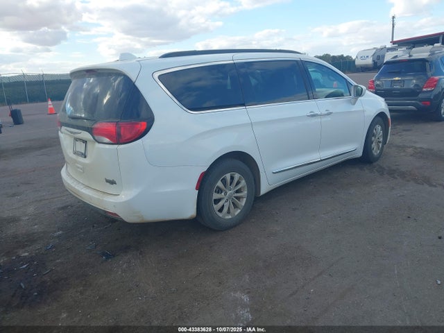 2017 Chrysler Pacifica Touring-l მანქანა იყიდება აუქციონზე, vin: 2C4RC1BG3HR739136, აუქციონის ნომერი: 43383628