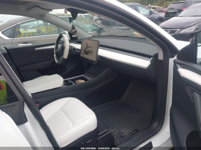 2025 TESLA MODEL Y 7SAYGDEE8SA342844 Photo 4