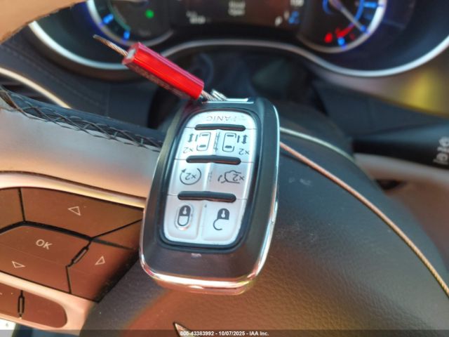 2018 CHRYSLER PACIFICA HYBRID 2C4RC1N77JR213691 Photo 10