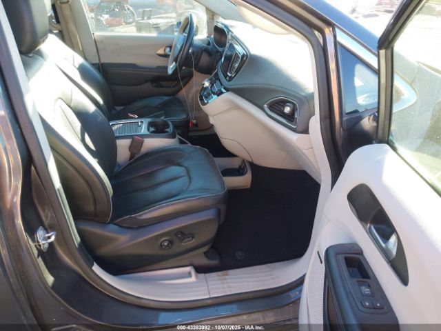 2018 CHRYSLER PACIFICA HYBRID 2C4RC1N77JR213691 Photo 4