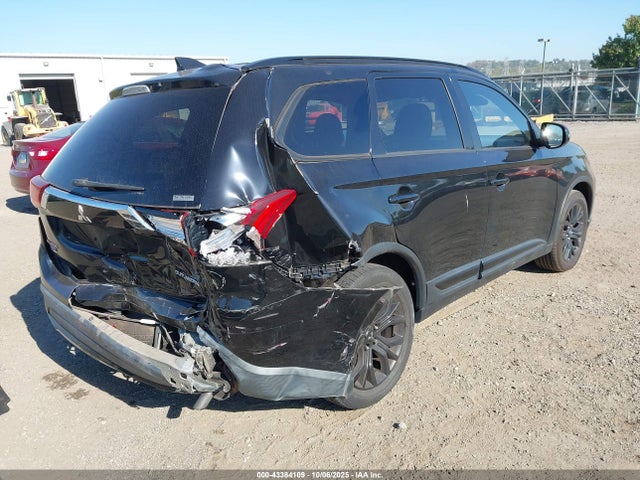 2018 MITSUBISHI OUTLANDER JA4AZ3A33JZ025678 Photo 3