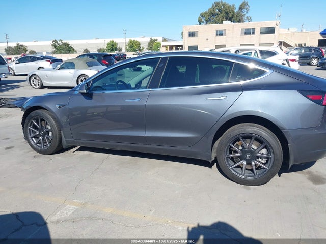 5YJ3E1EA8KF480315 Tesla MODEL 3